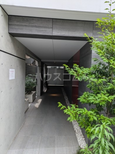 22/28 エントランス