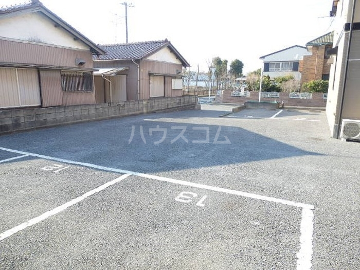 16/17 駐車場