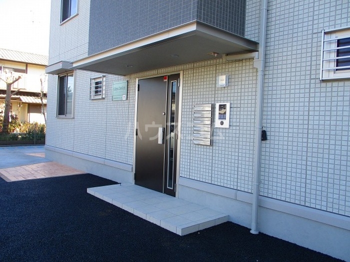 18/19 エントランス