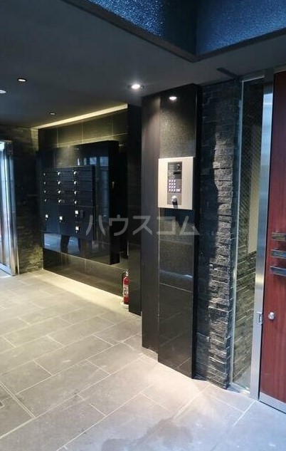 19/25 エントランス