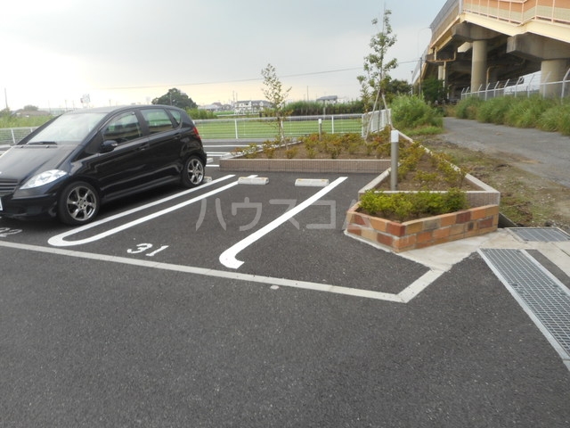 15/15 駐車場
