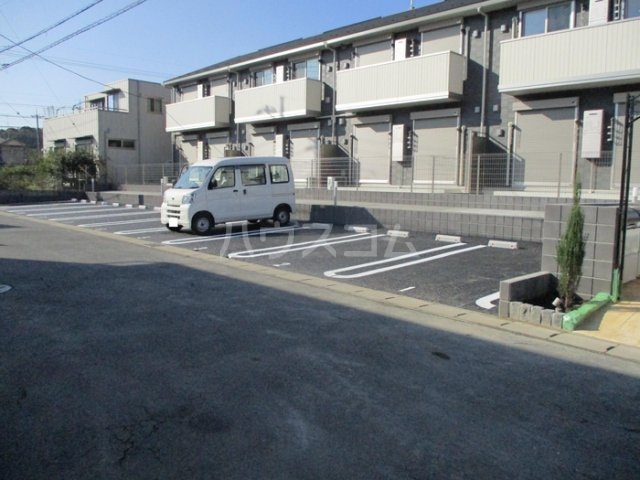 16/16 駐車場