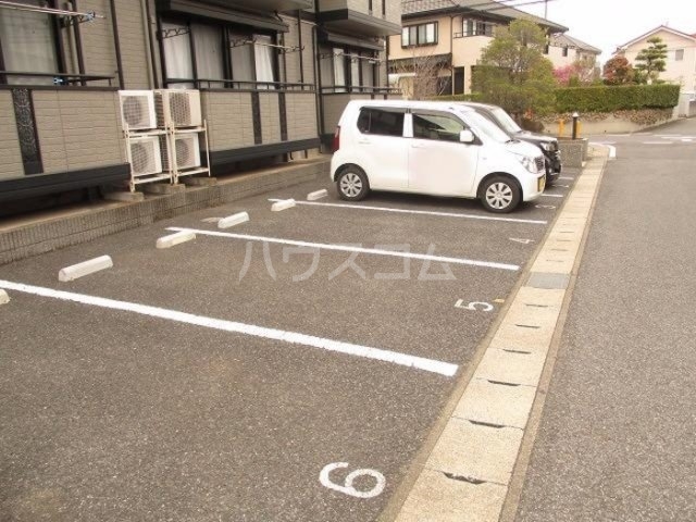 17/18 駐車場