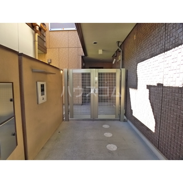 15/16 エントランス