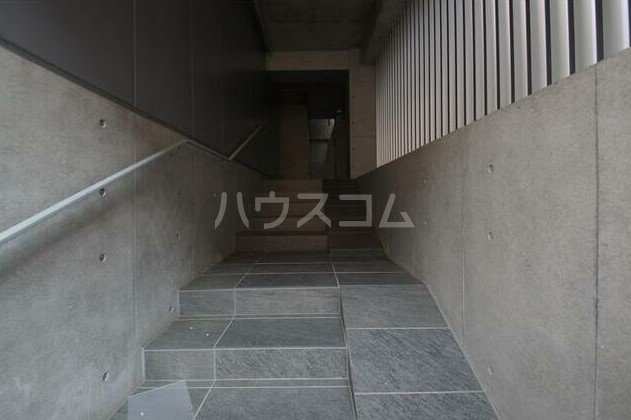 26/30 エントランス