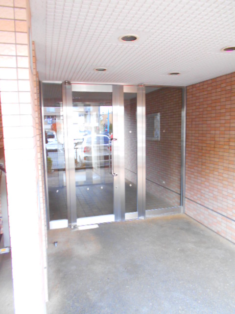 20/30 エントランス