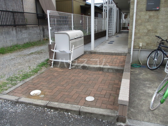 28/30 エントランス
