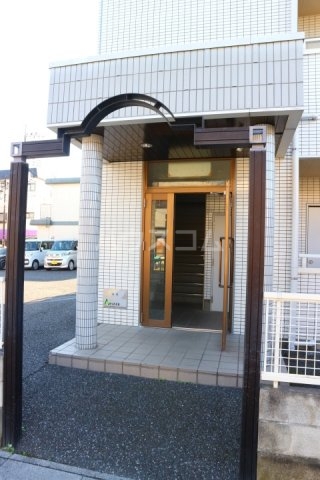 23/30 エントランス