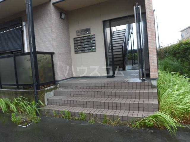 16/27 エントランス