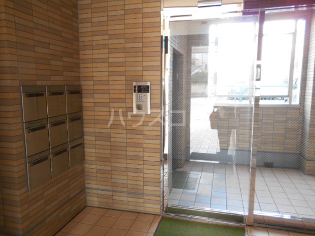 20/30 エントランス