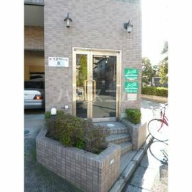 27/30 エントランス