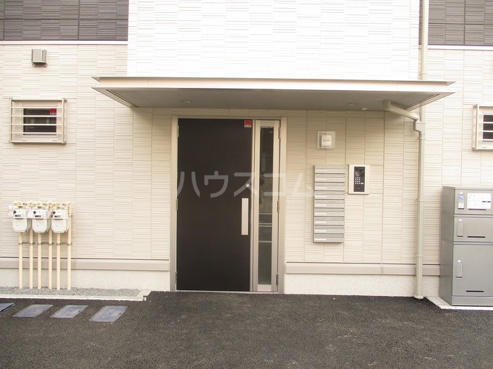 16/19 エントランス