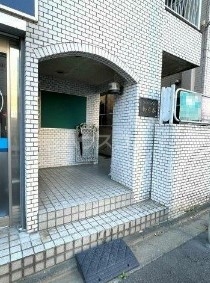 26/30 エントランス