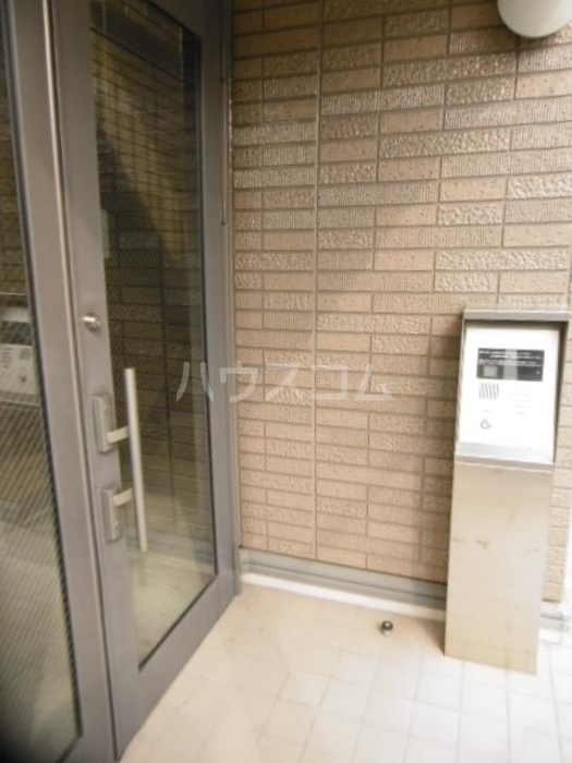 22/27 エントランス