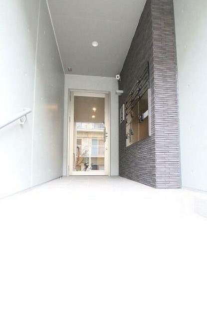 23/26 エントランス