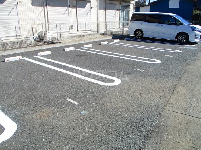 17/17 駐車場