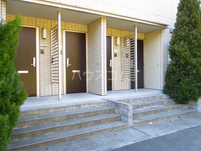 2/3 エントランス