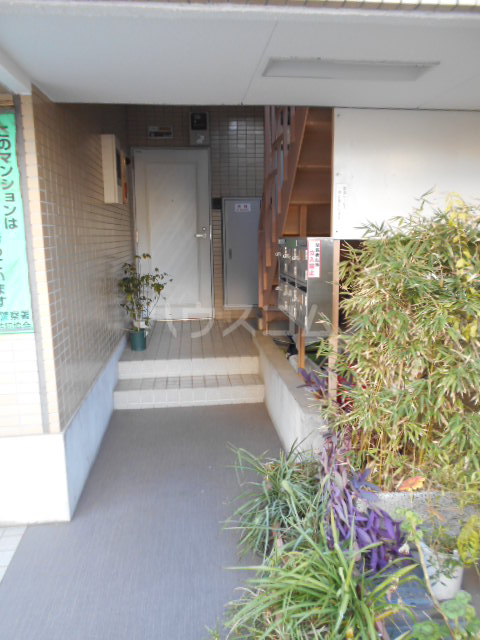 25/30 エントランス