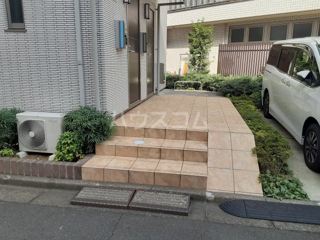 19/28 エントランス