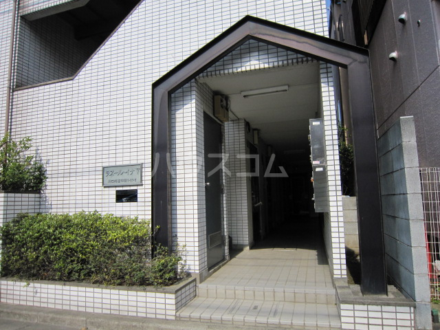 23/30 エントランス