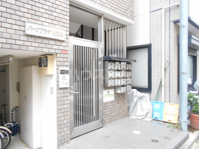 27/30 エントランス