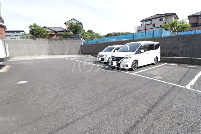 2/3 駐車場