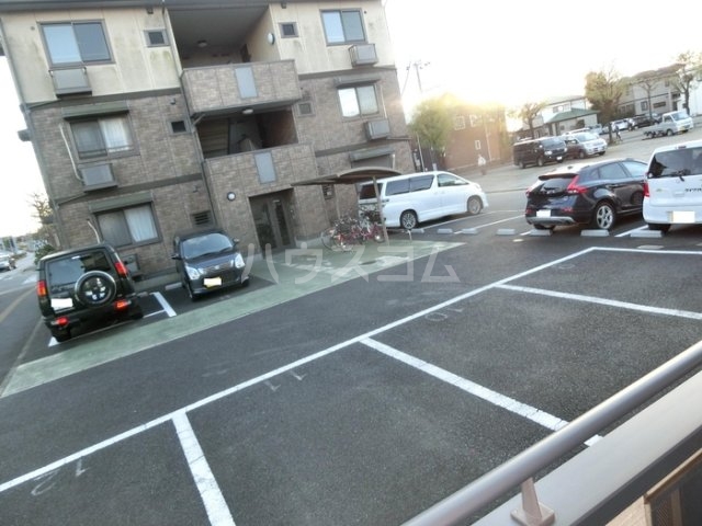 14/18 駐車場
