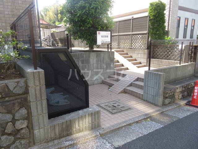 18/21 エントランス