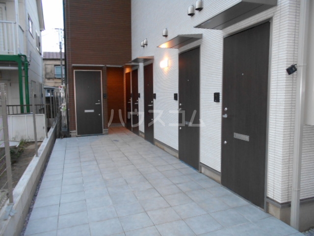 21/30 エントランス