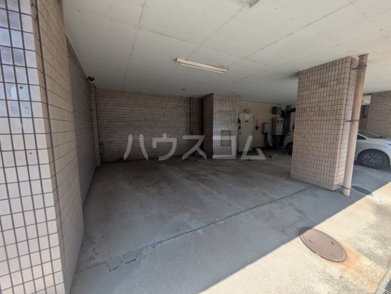 26/27 駐車場
