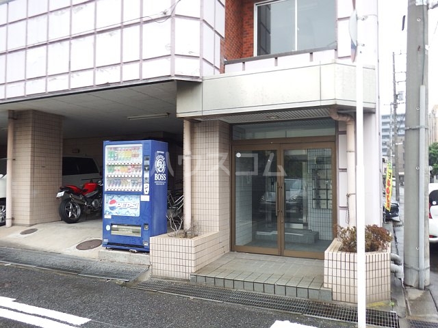 28/30 エントランス