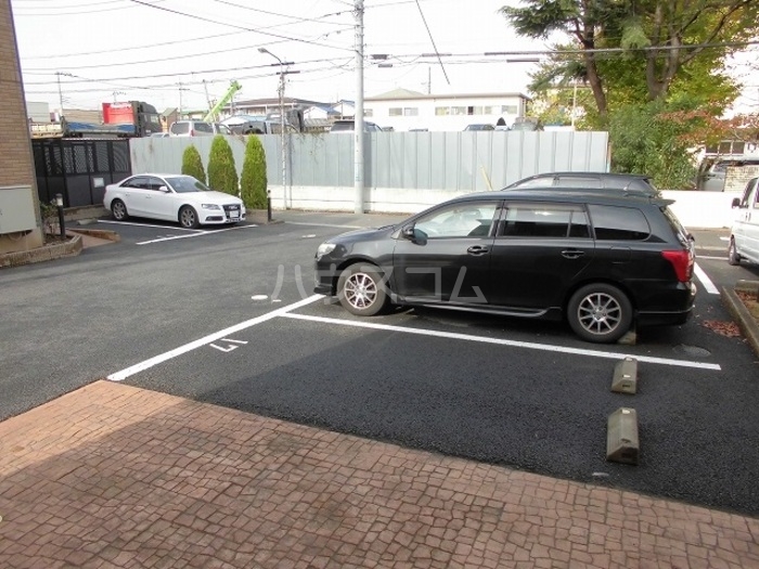 23/30 駐車場
