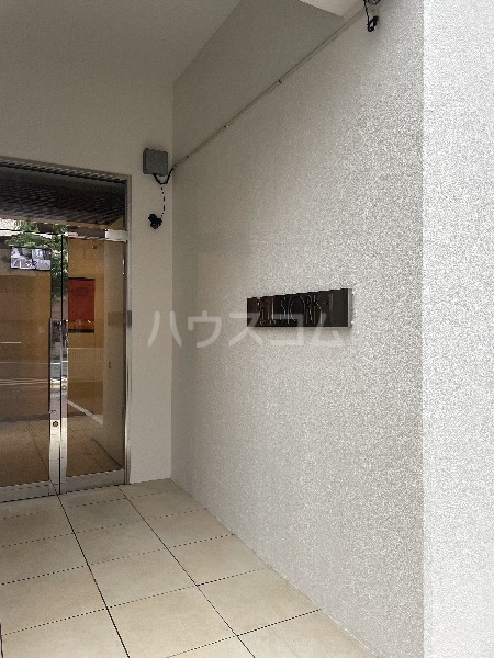 21/30 エントランス