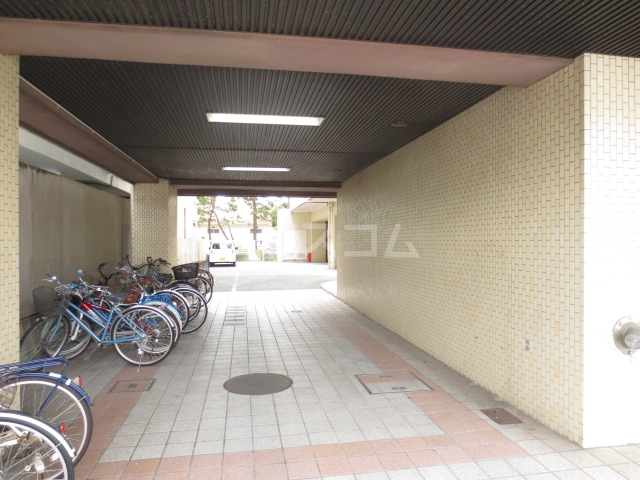 21/25 エントランス