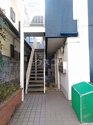 18/27 エントランス