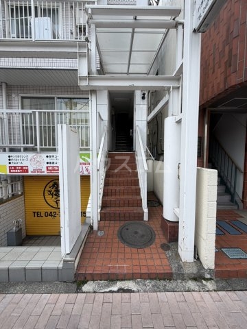 27/30 エントランス