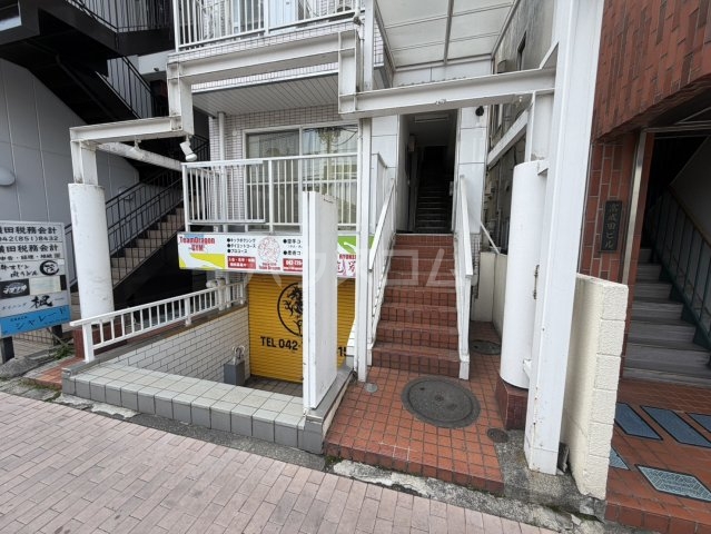 28/30 エントランス