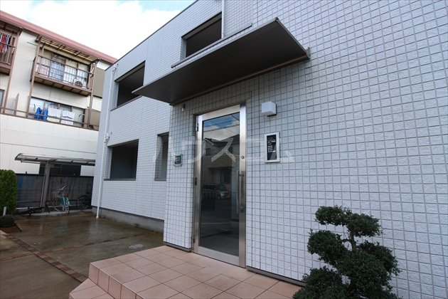 24/30 エントランス