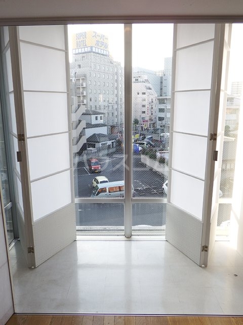 2/4 エントランス