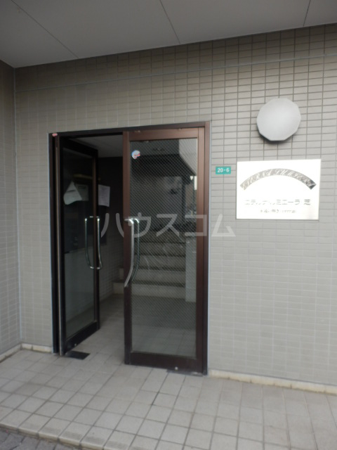 22/30 エントランス