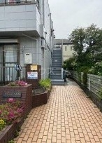 23/30 エントランス