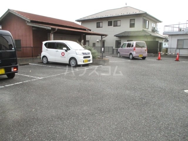13/14 駐車場