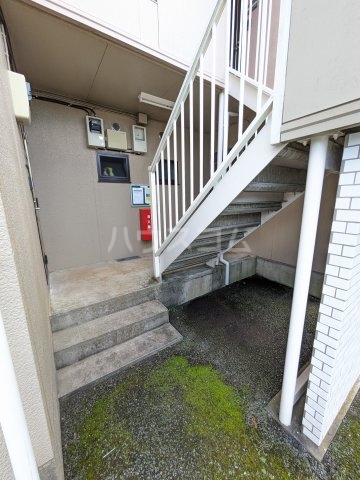 23/28 エントランス