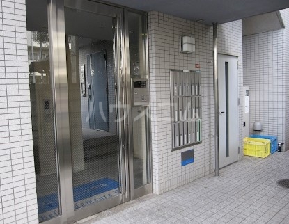 16/21 エントランス