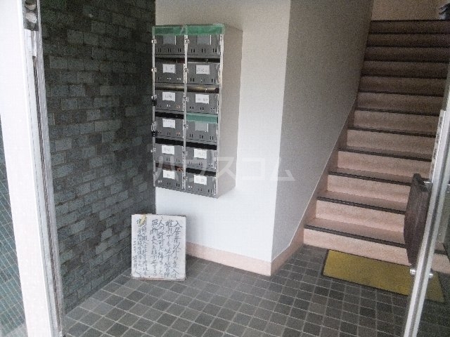 21/30 エントランス