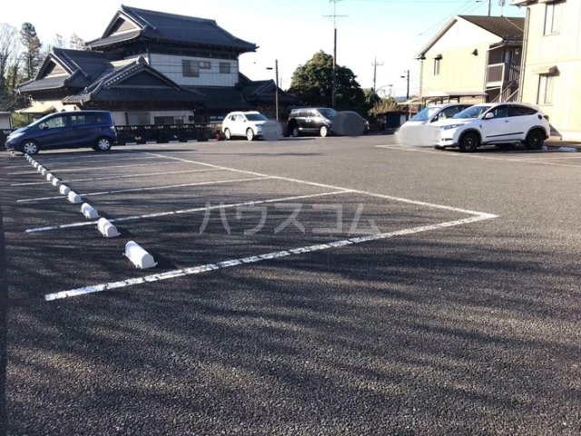2/3 駐車場