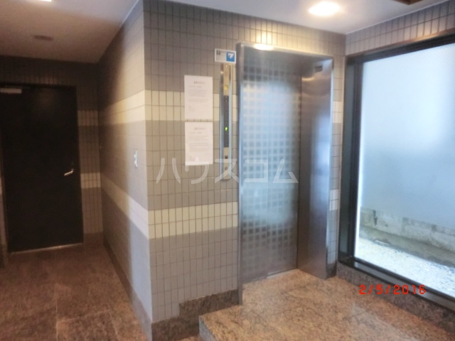 19/30 エントランス