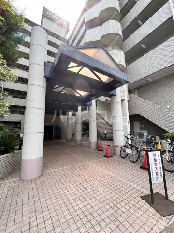 27/30 エントランス