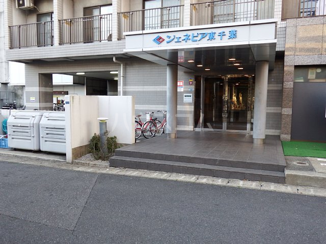 27/30 エントランス