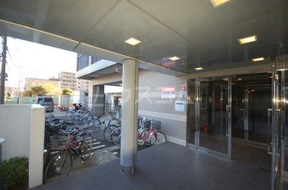 15/23 エントランス